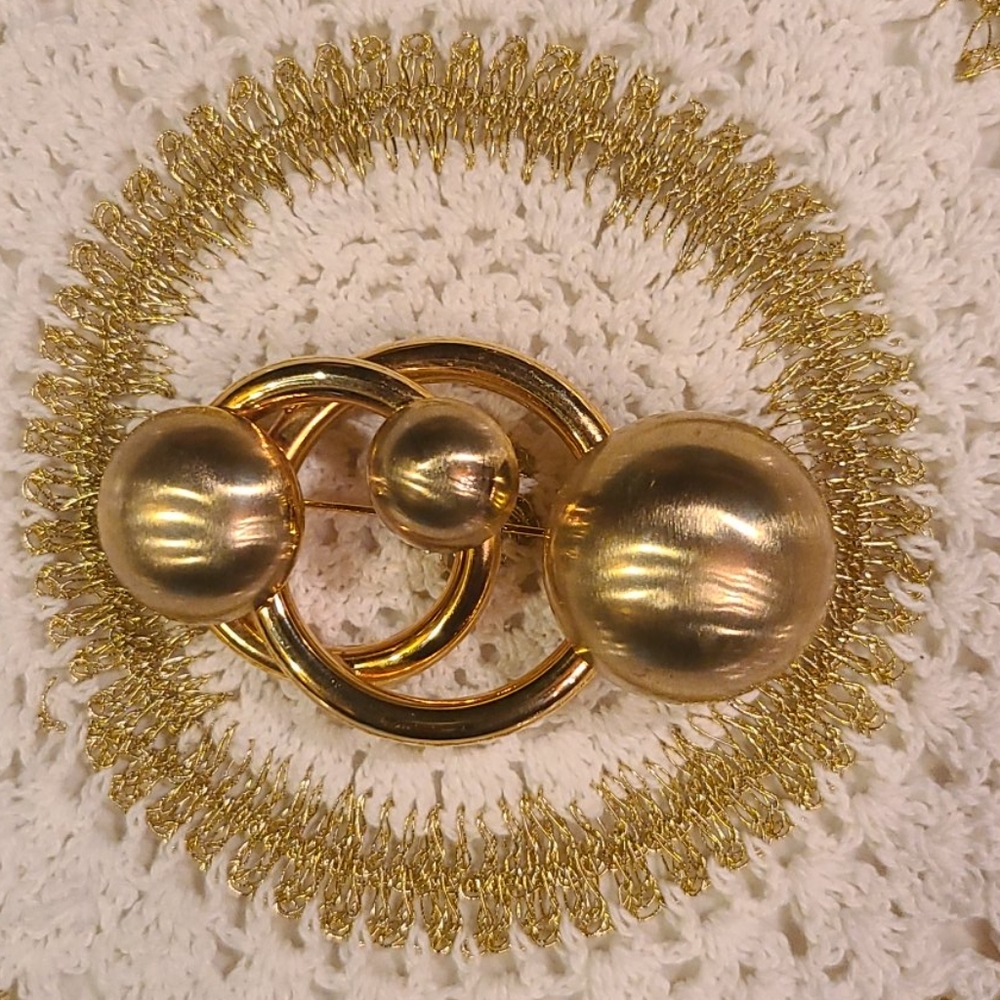 Gold Tone Fashion Jewelry Brooch